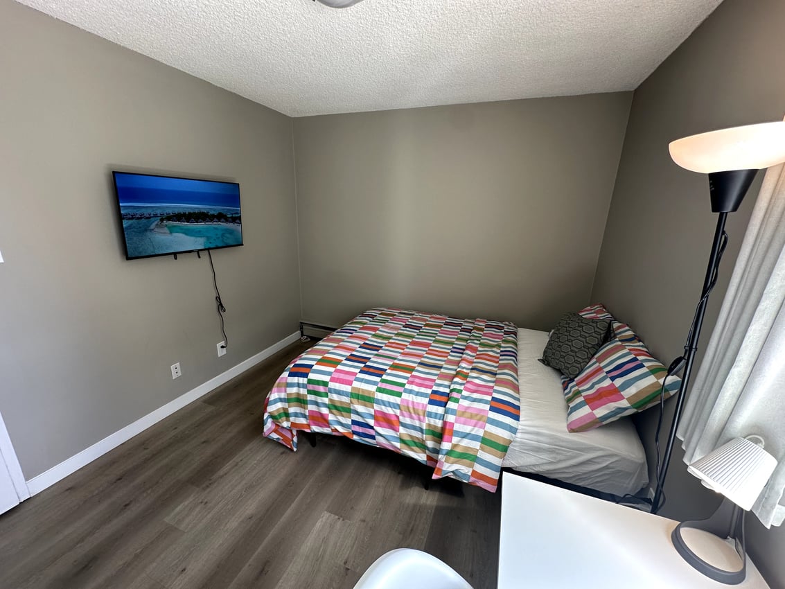 287 - Premium Deluxe - Flex Room with Balcony - 15 Avenue SW & 11 Street SW - Gallery - 5