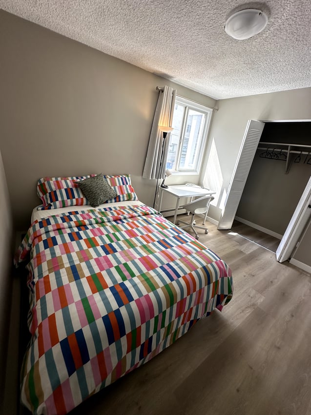  287 - Premium Deluxe  -  Flex Room with Balcony - 15 Avenue SW & 11 Street SW  - Gallery -  3