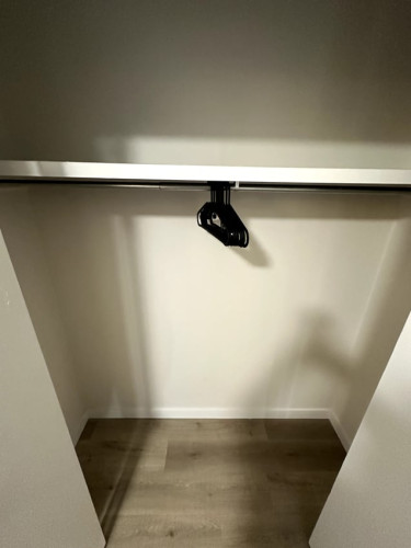 Deluxe Room - 15 Avenue SW & 12 Street SW