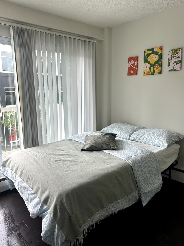  309 - Flex Room With Balcony  -  Premium Deluxe - 1 Street SW & 13 Avenue SW  - Gallery -  2