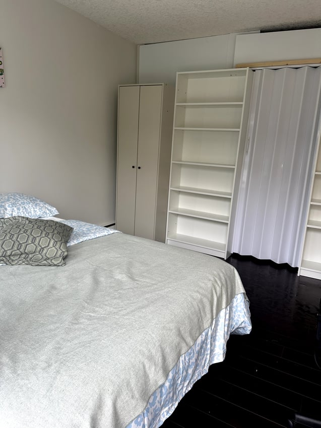  309 - Flex Room With Balcony  -  Premium Deluxe - 1 Street SW & 13 Avenue SW  - Gallery -  3