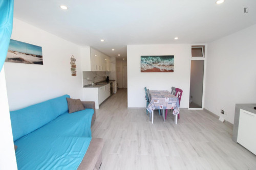 Captivating 1 Bedroom Apartment with a balcony close to Three Castles Beach - Gallery - 13