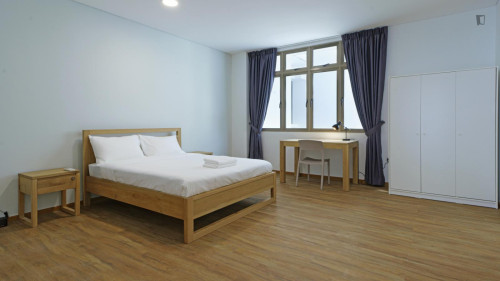 Bright double bedroom in the Kallang area