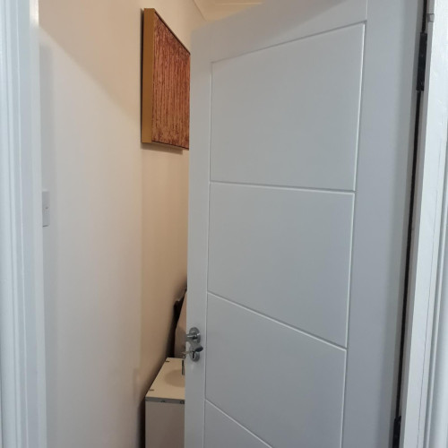 Double bedroom in East London 5 mins walk to Gants Hill St. 20 mins journey to Queen Mary