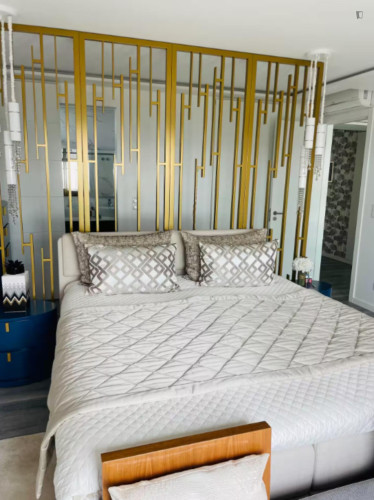 Breathtaking 3 Bedroom Apartment with a balcony close to South Beach