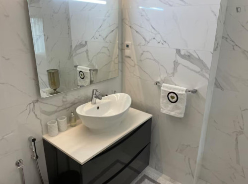 Breathtaking 3 Bedroom Apartment with a balcony close to South Beach