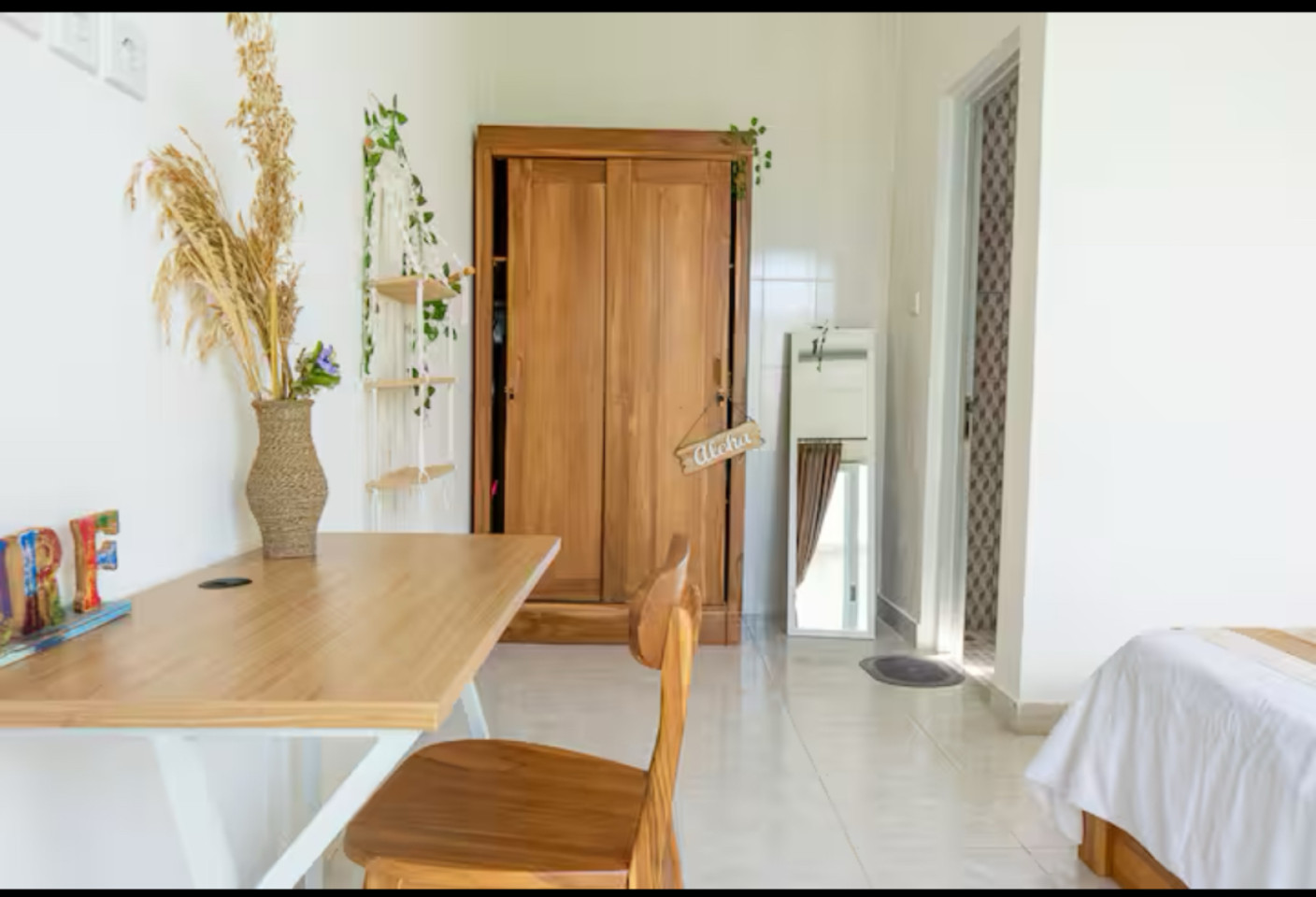 Room Suksma - Vibrant Coliving Villa in Canggu: Work, Surf & Connect in Bali's Tropical Paradise - Gallery - 14