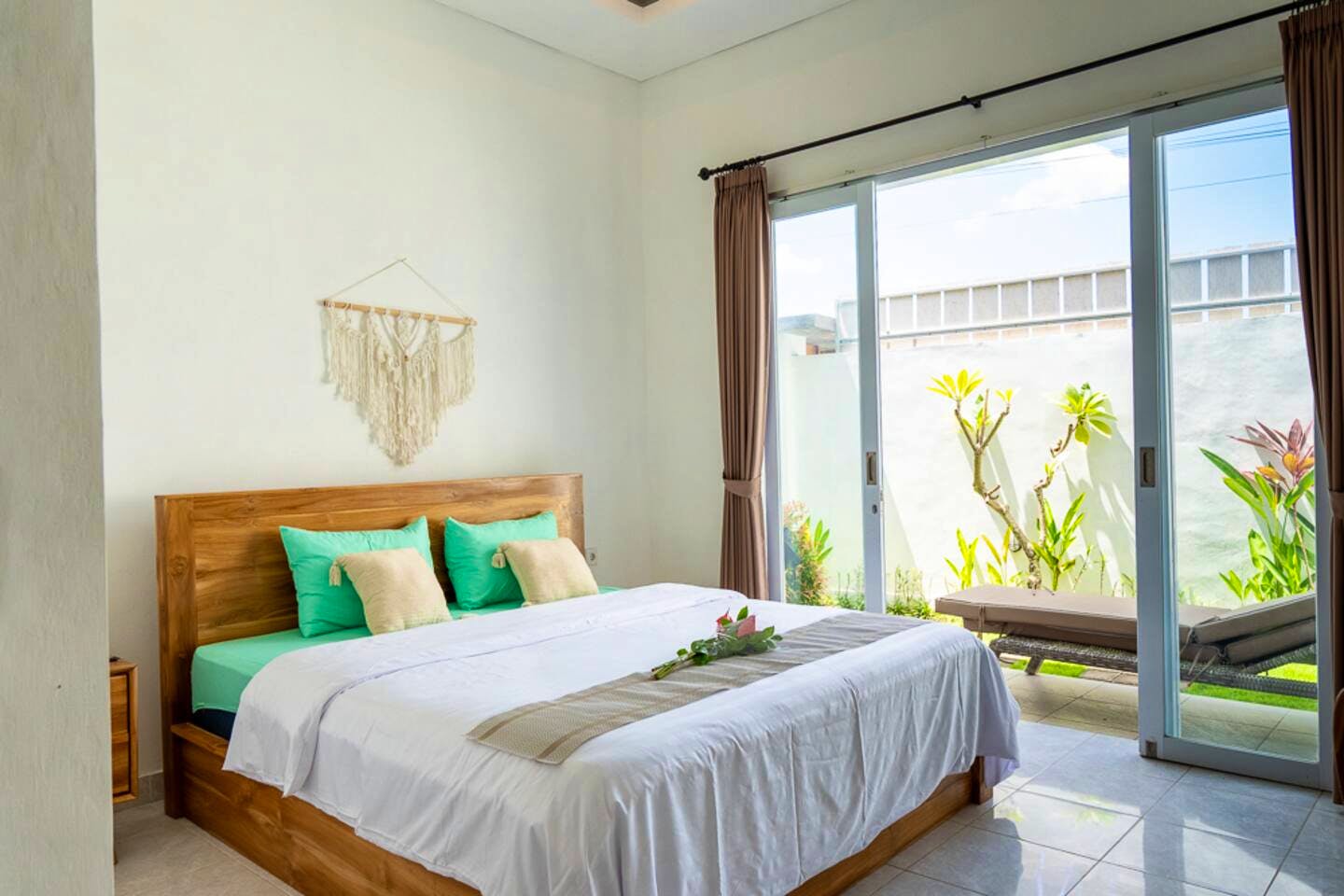 Room Suksma - Vibrant Coliving Villa in Canggu: Work, Surf & Connect in Bali's Tropical Paradise - Gallery - 20