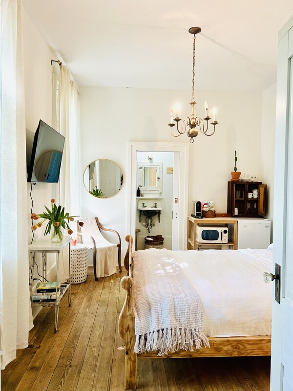  The Isabella Guest Suite (Single Bed)  -  Walkable to Downtown Wilmington   - Gallery -  1