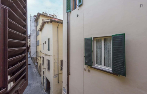 Charming 2-Bedroom Apartment in Florence