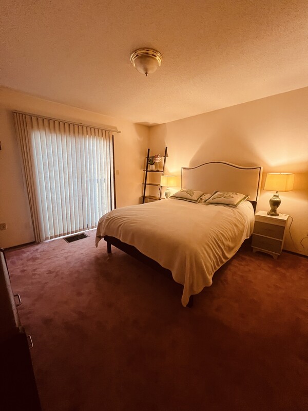  Coco-Mom (Full Room)  -  Near U of Vic, Kenmore road,   - Gallery -  1