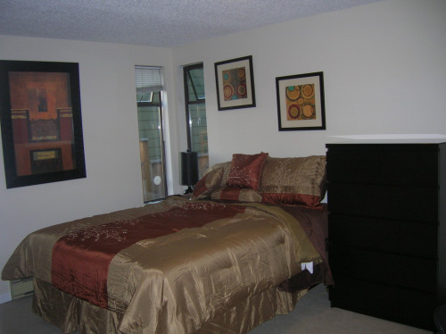 spacious room in a great location! - Gallery - 8