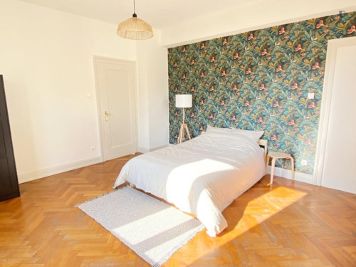 Spacious double bedroom in the Poincaré neighbourhood - Gallery - 2