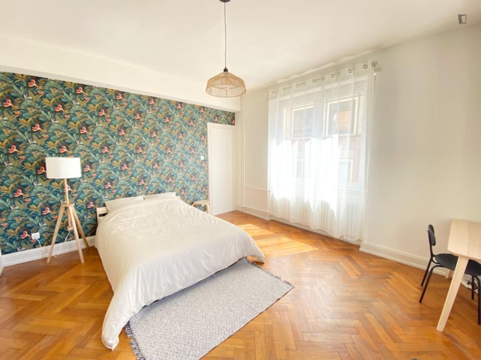 Spacious Double Bedroom In The Poincaré Neighbourhood - 1