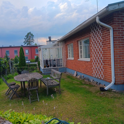Private room in a spacious, cosy detached house in Vantaa, at Helsinki, border