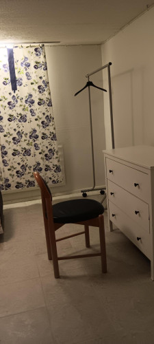 Own room in a spacious 248m2 detached house in Vantaa, near the Helsinki border