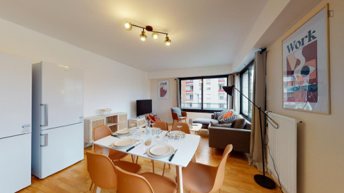 Bright double bedroom near the Saint-Quentin en-Yvelines train station 