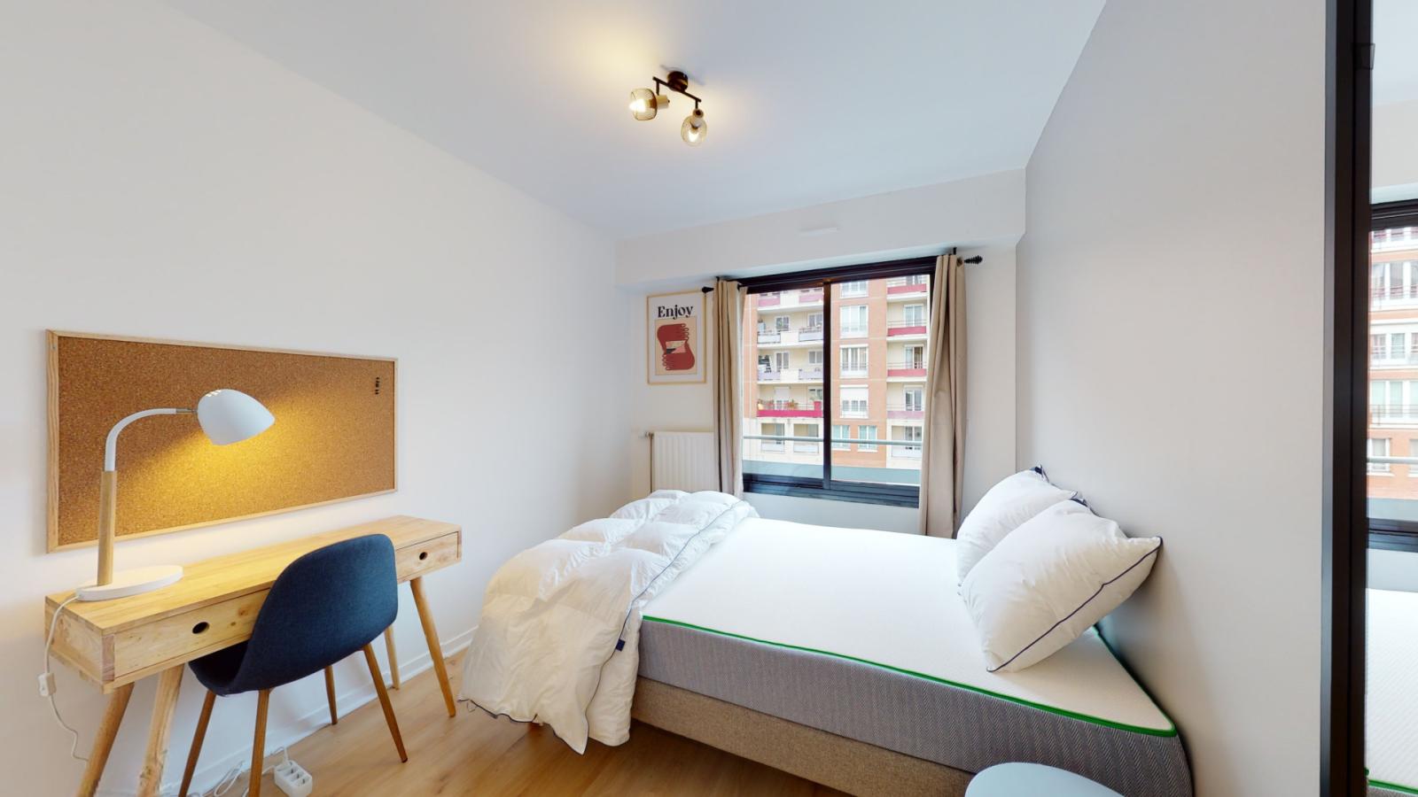 Bright Double Bedroom Near The Saint-Quentin En-Yvelines Train Station  - 1