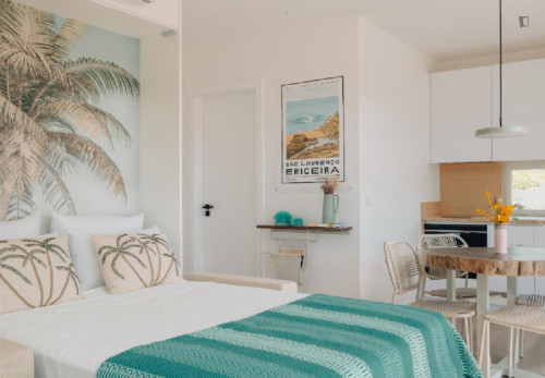 Relaxing 1 Bedroom House in a complex with a pool close to São Sebastião Beach