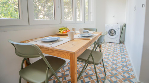 Excellent double bedroom close to Instituto Superior Técnico