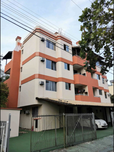 Spacious Vibrant House w/ Terrace + BBQ near to Praia Ponta Das Canas