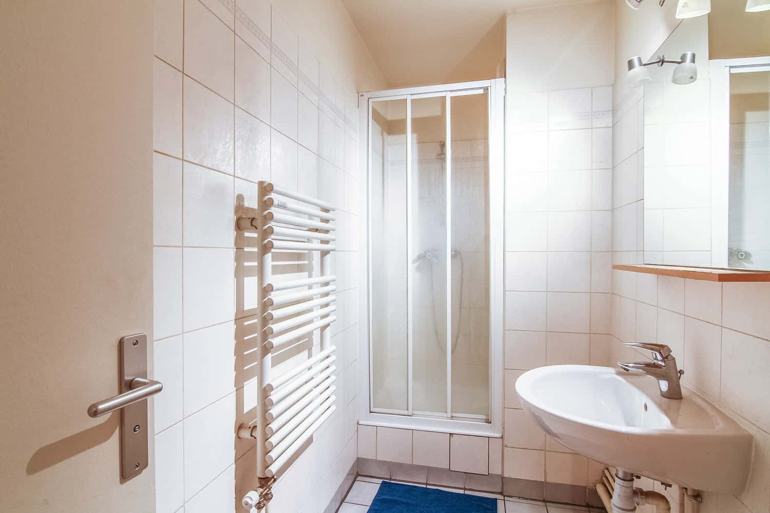6 Bedrooms - 2 Bathrooms - Cosy beautiful bedroom – 10m² - Gallery - 13