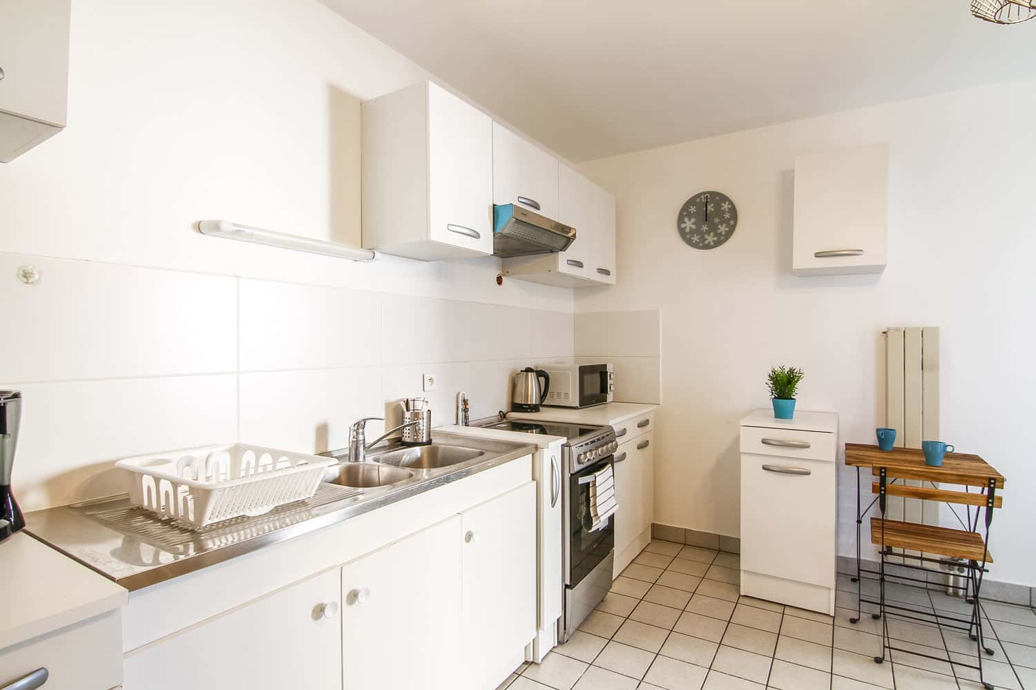 6 Bedrooms - 2 Bathrooms - Cosy beautiful bedroom – 10m² - Gallery - 2