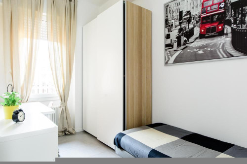 Stanza in Via Oreste Regnoli