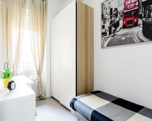 Stanza in Via Oreste Regnoli