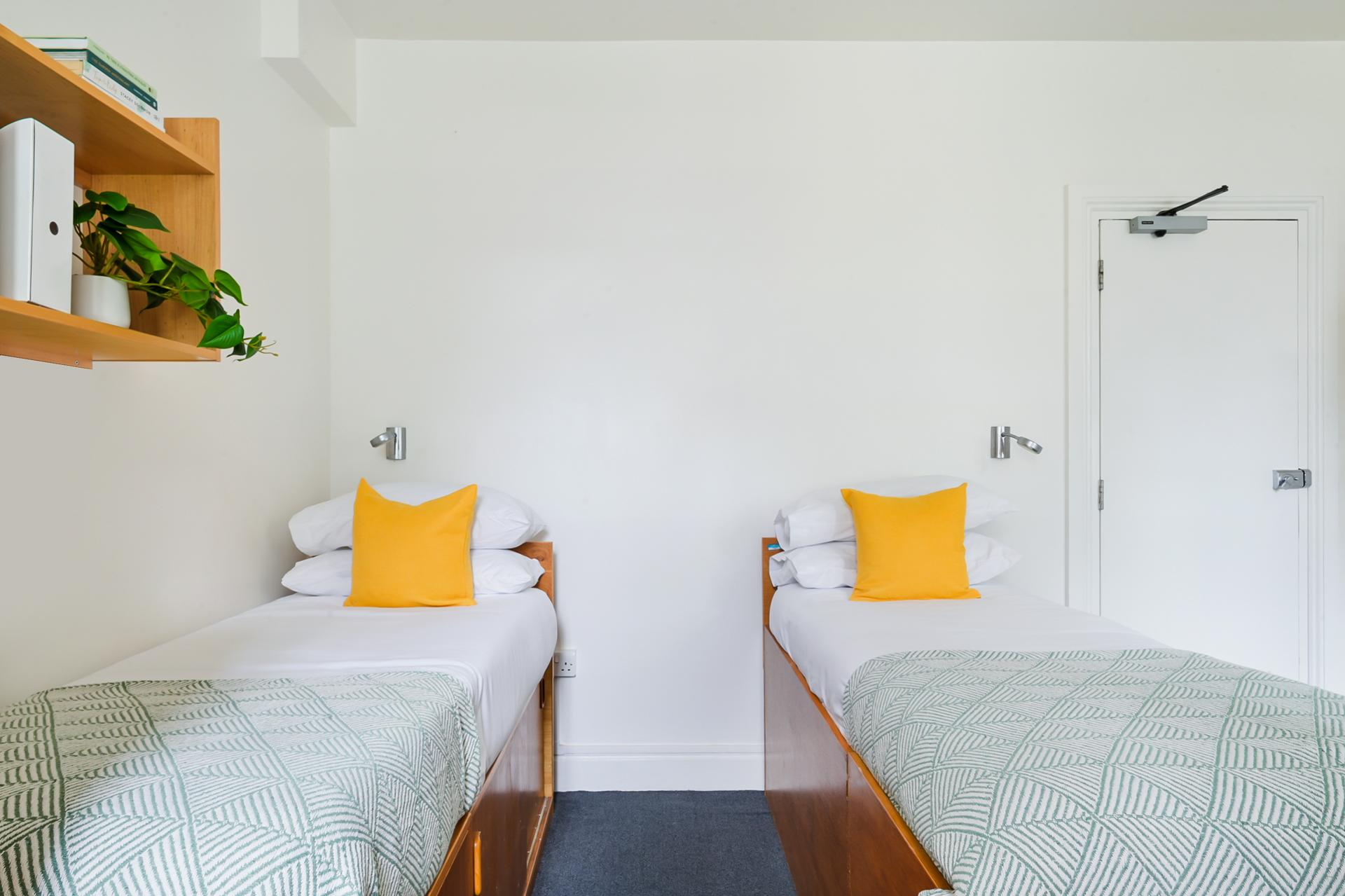  Silver Twin Room  -  AXO Waterloo  - Gallery -  3