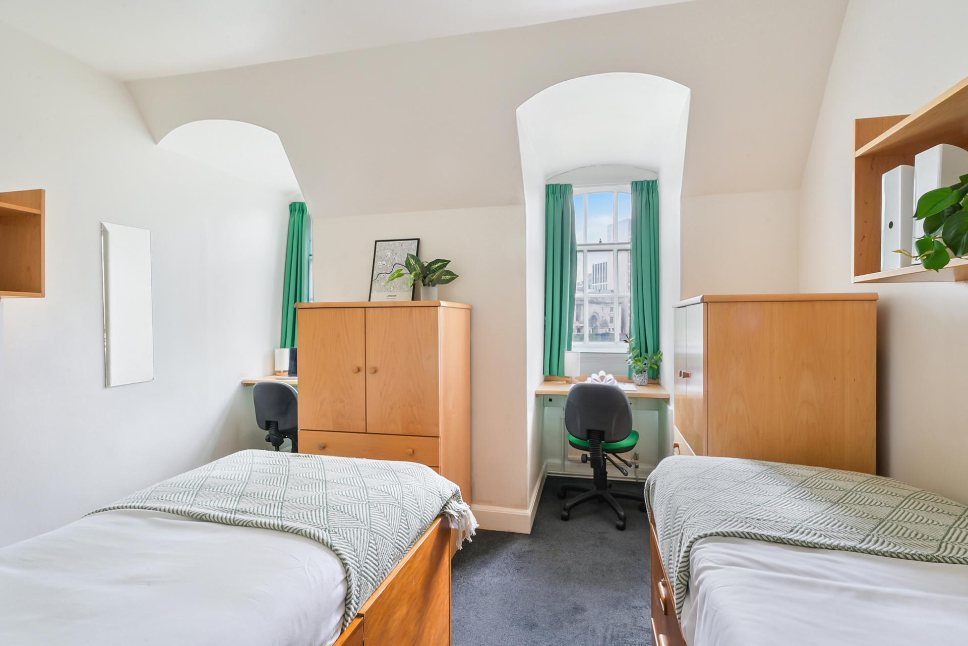  Silver Twin Room  -  AXO Waterloo  - Gallery -  5