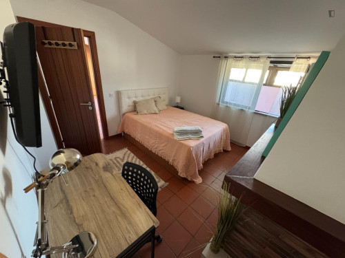 Double bedroom in a spacious duplex, right in the heart of Coimbra