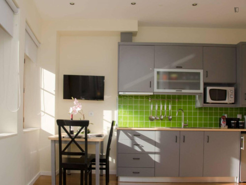 Bright Studio close to Santo António Hospital