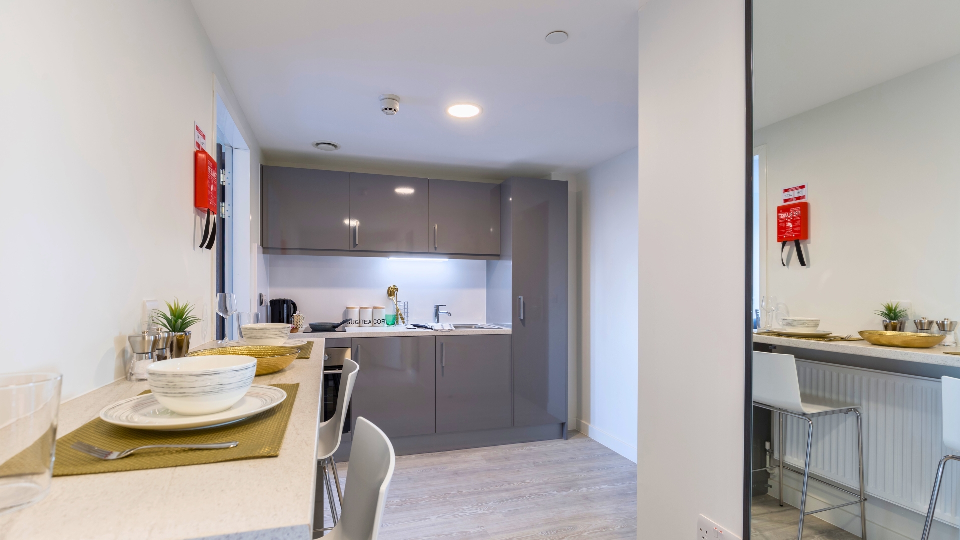 Room In A Two Bed Shared Apartment - Livin - Gallery - 1