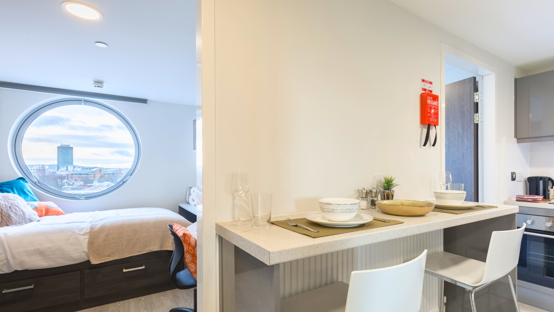 Room In A Two Bed Shared Apartment - Livin - Gallery - 2