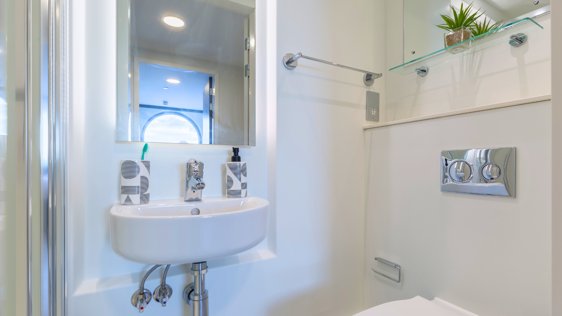  Room In A Two Bed Shared Apartment  -  Livin  - Gallery -  6