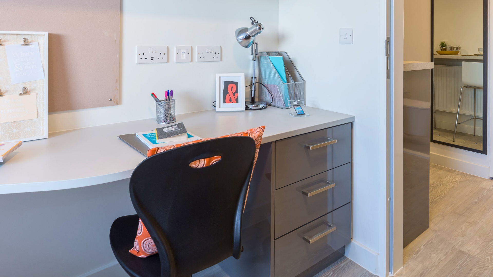  Room In A Two Bed Shared Apartment  -  Livin  - Gallery -  3