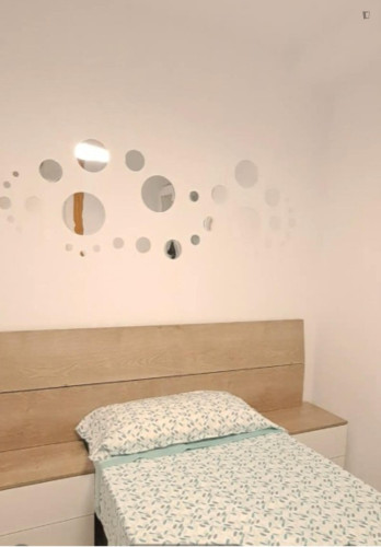 Cozy Single Bedroom close to  Marq - Castillo Tram Stop