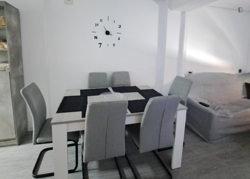 Cozy Single Bedroom close to  Marq - Castillo Tram Stop