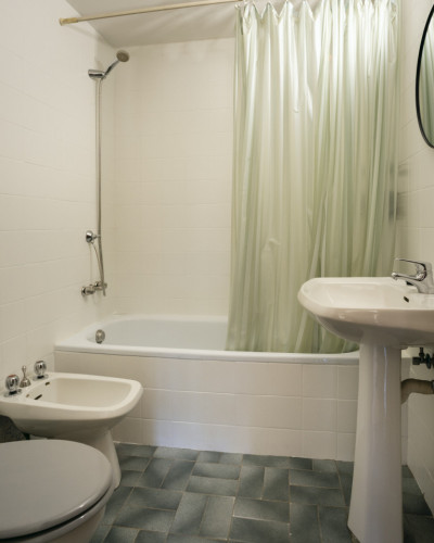 Spacious Coliving Room in Charming Eixample with Vibrant Community