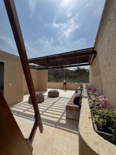 Beautiful Stunning House w/ Terrace + Pool near Santa Veronica beach