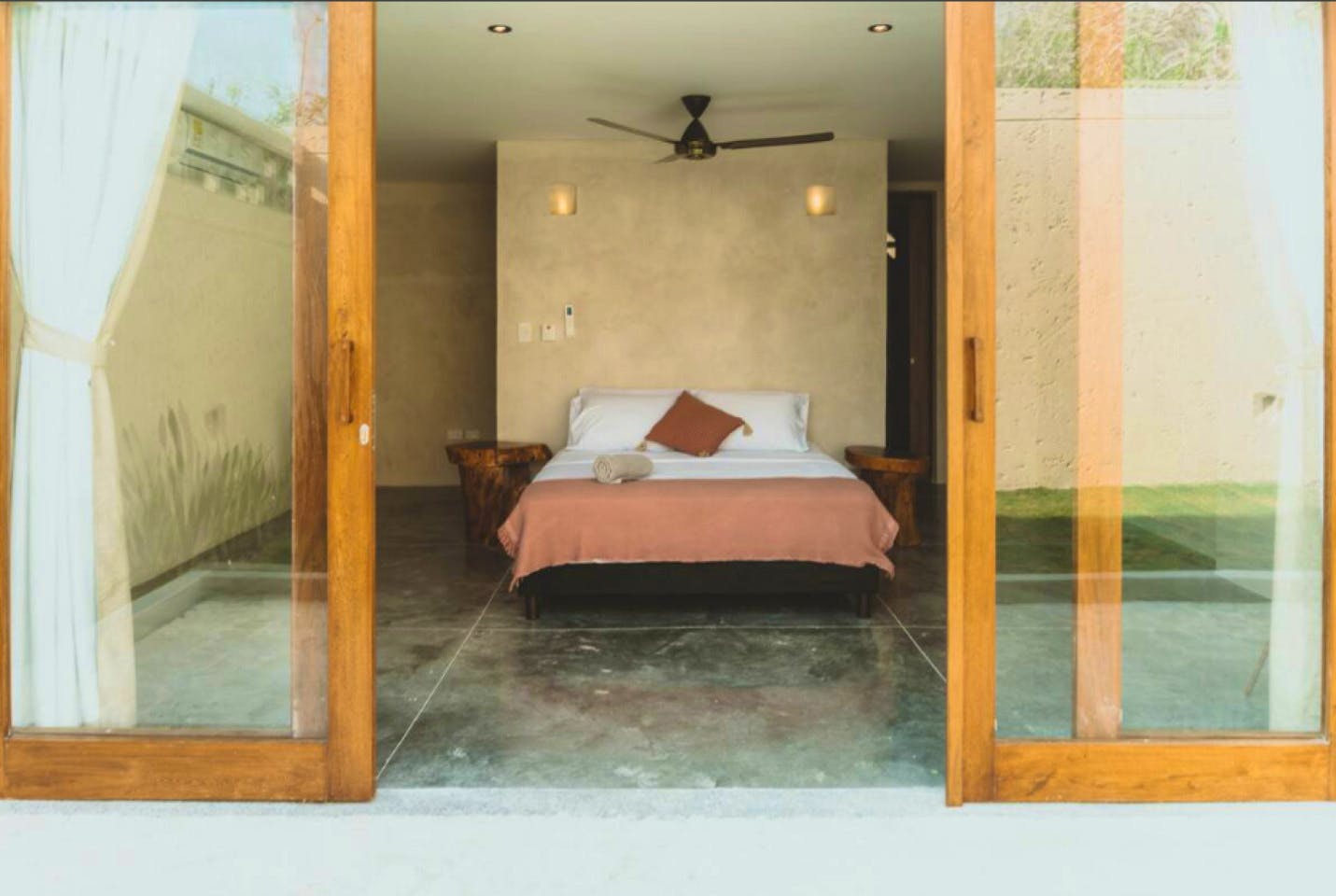  Whole House  -  Beautiful Stunning House w/ Terrace + Pool near Santa Veronica beach  - Gallery -  13