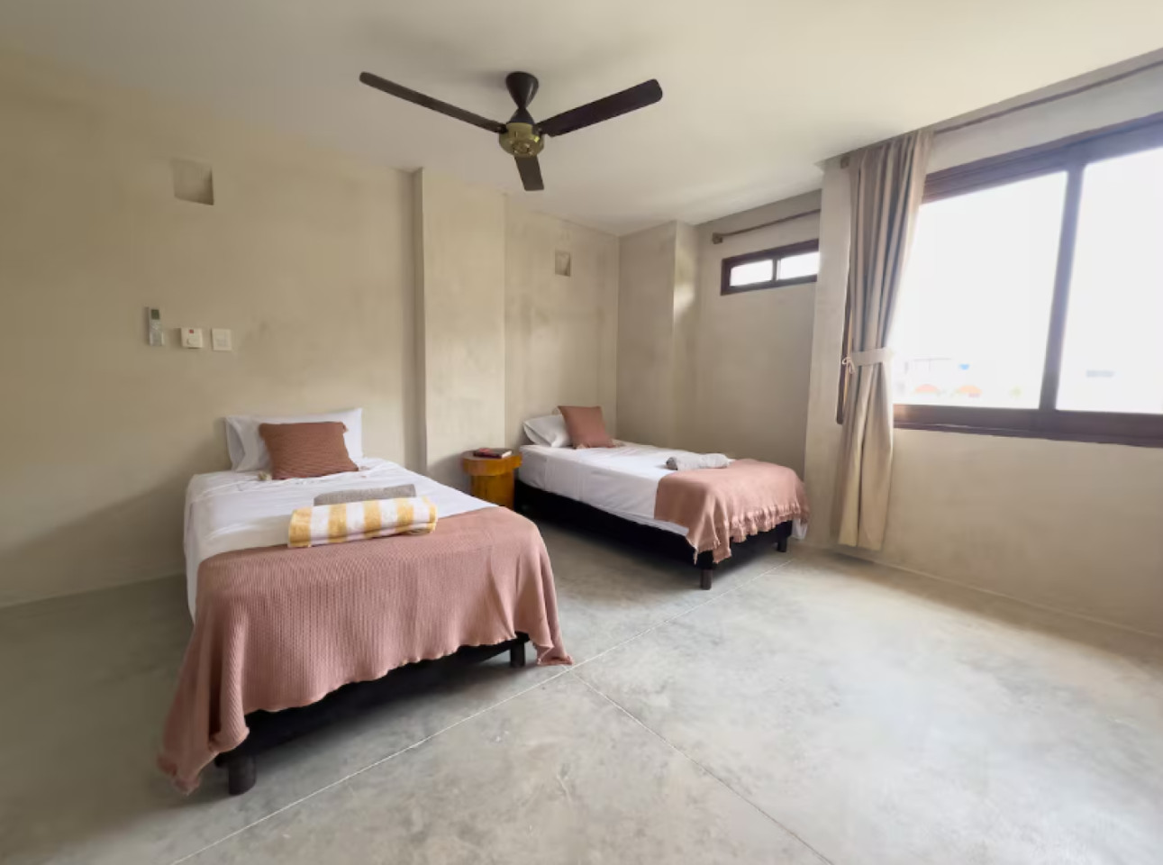  Whole House  -  Beautiful Stunning House w/ Terrace + Pool near Santa Veronica beach  - Gallery -  17