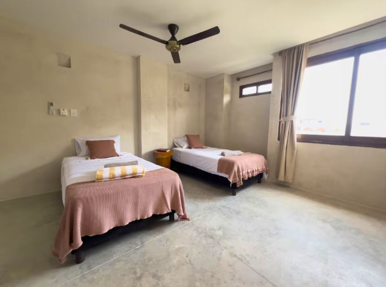  Whole House  -  Beautiful Stunning House w/ Terrace + Pool near Santa Veronica beach  - Gallery -  23