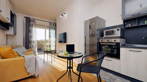 Colourful 1-bedroom apartment in Collatino