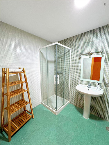 Comfortable double bedroom well connected to the city center - Gallery - 6