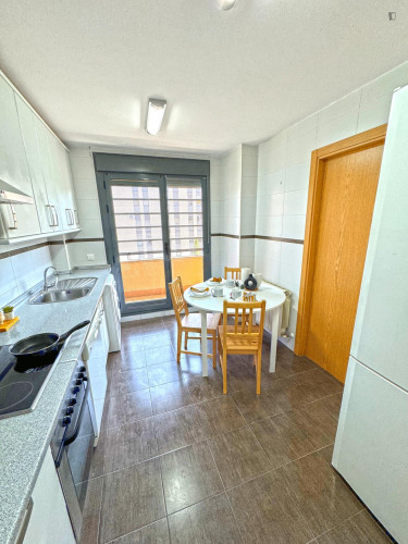 Comfortable double bedroom well connected to the city center - Gallery - 13