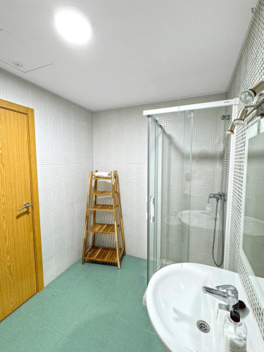 Comfortable double bedroom well connected to the city center - Gallery - 7