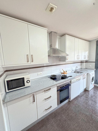 Comfortable double bedroom well connected to the city center - Gallery - 10