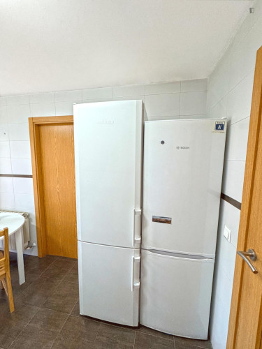 Comfortable double bedroom well connected to the city center - Gallery - 8